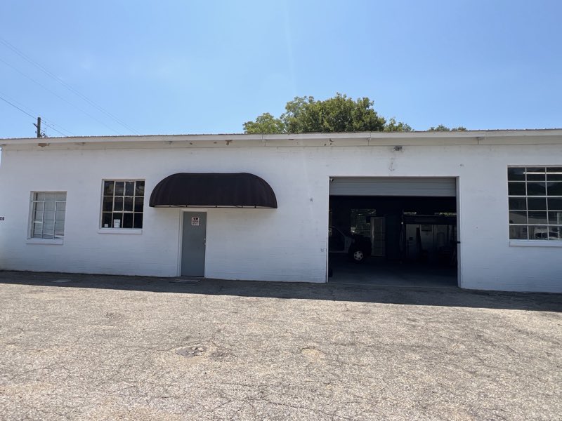 AutoRecon Paint and Body shop building in Anniston, Alabama